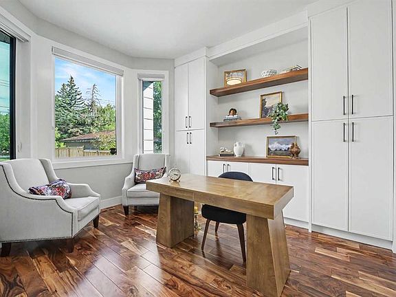 4th image of 3821 E 13a St SW