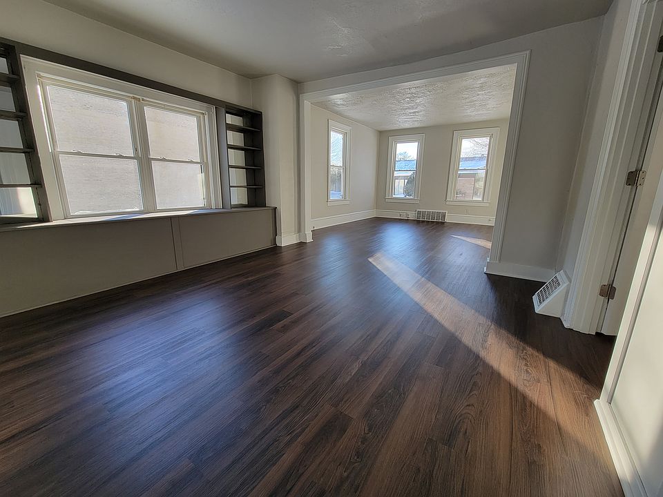 1st image of 542 N Superior St #1