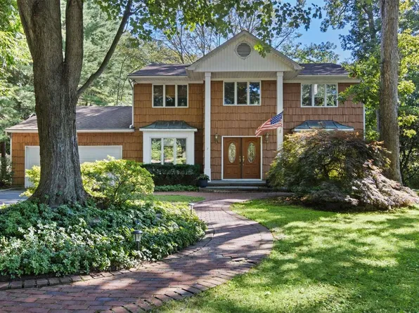 7 Northwood Court, Dix Hills, NY 11746