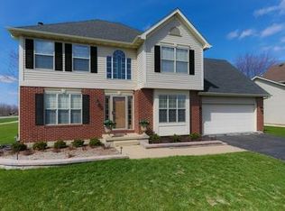 1337 Foxbend Dr, Sycamore, IL 60178