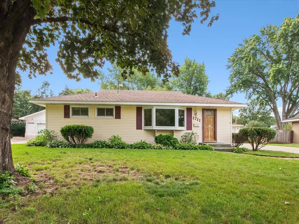 1711 84th St W, Bloomington, MN 55431