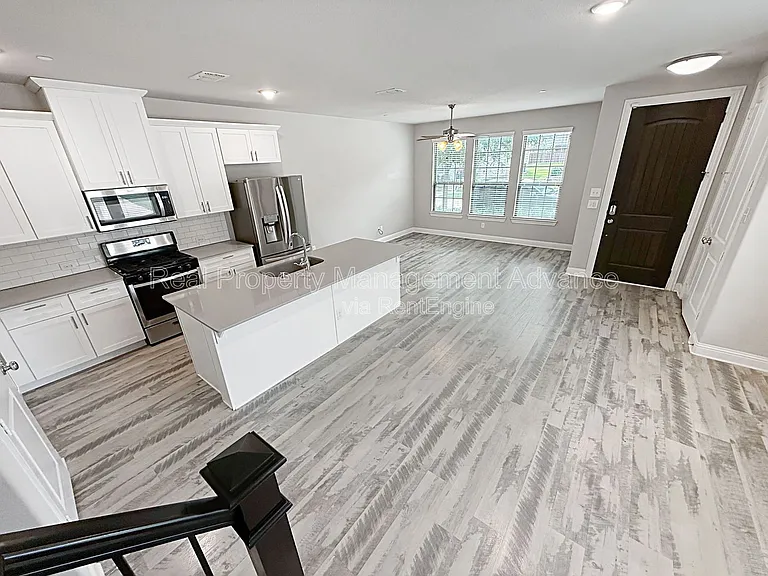 4621 Piedras Lanzar Dr — Photo 2