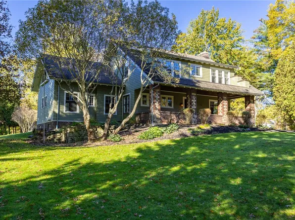 35 Long Meadow Cir, Pittsford, NY 14534