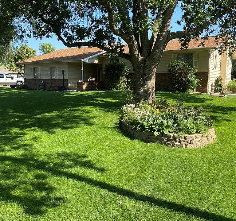 2nd image of 2116 Viking Rd