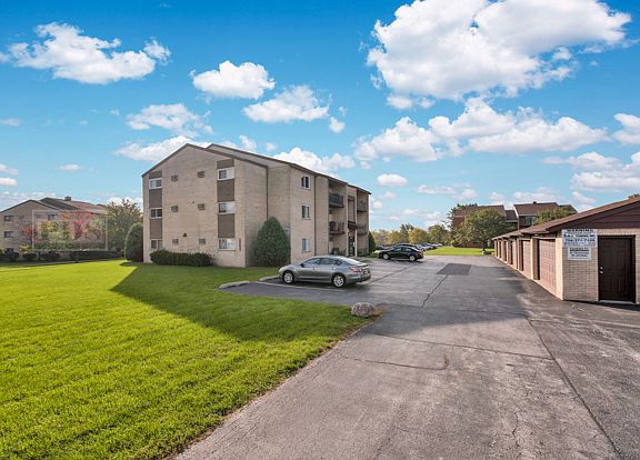 3rd image of 9865 Cordoba Ct APT 2B