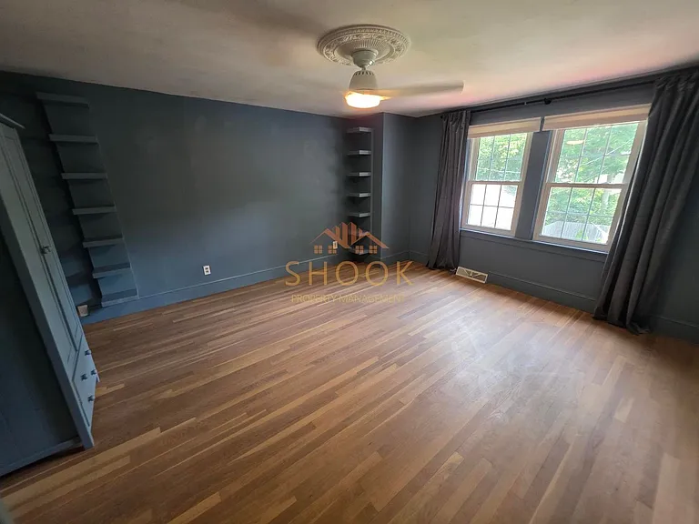 914 Vine St — Photo 17