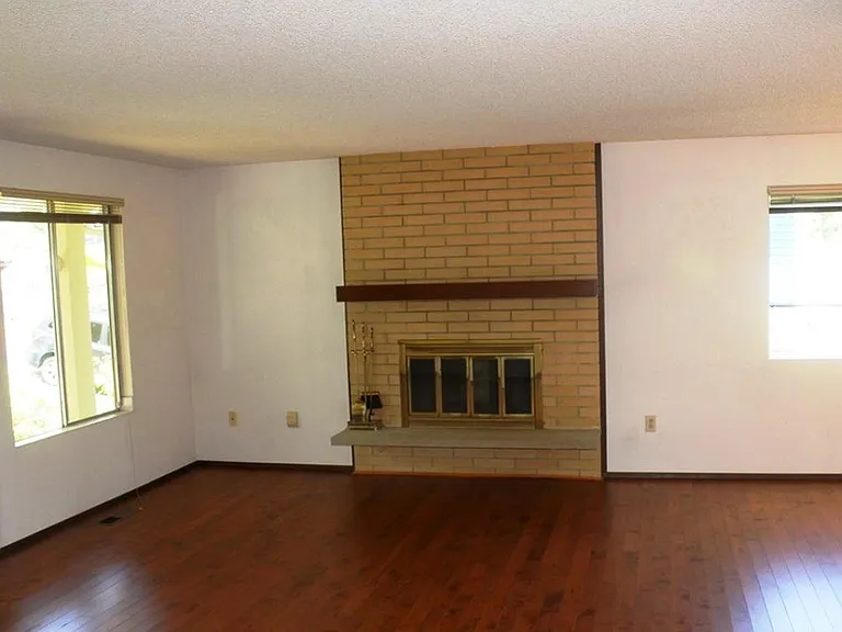 7335 Navajo Trl NE — Photo 5