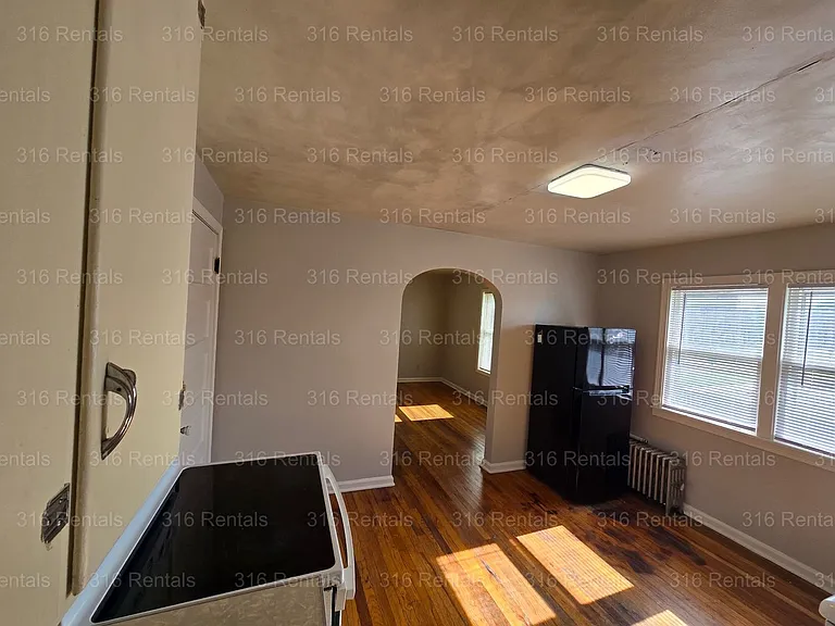 121 W 2nd St — Photo 7
