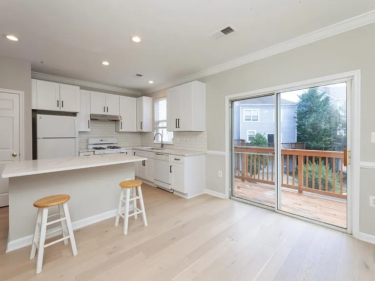 21807 Petworth Ct — Photo 10