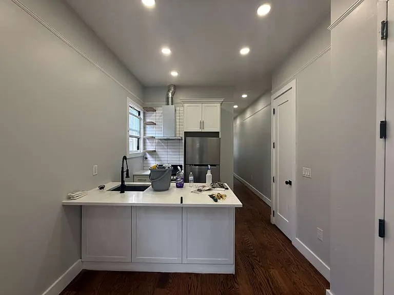 112 Duncan Ave #3 — Photo 1