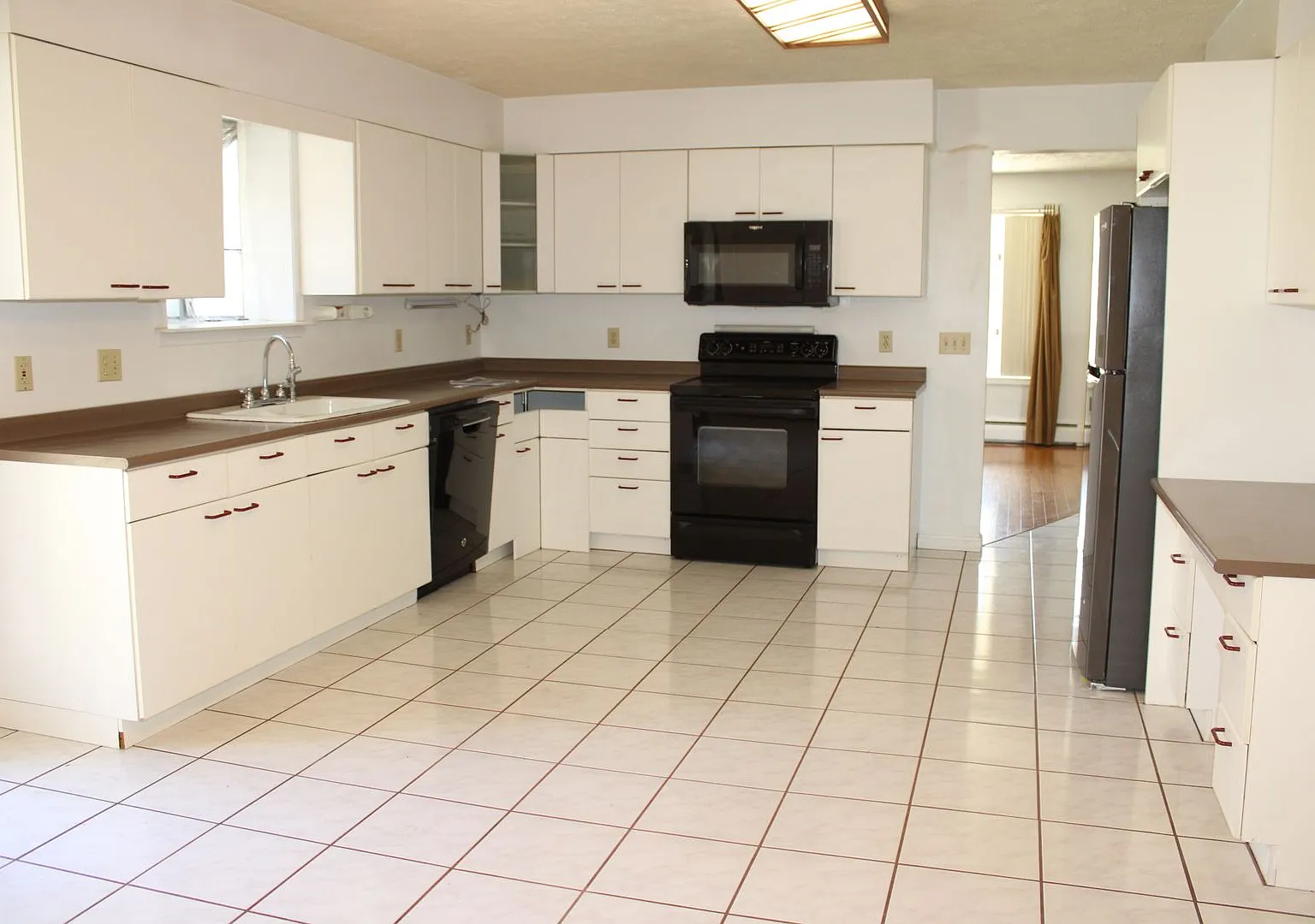 2485 Joppa Rd York — Photo 2
