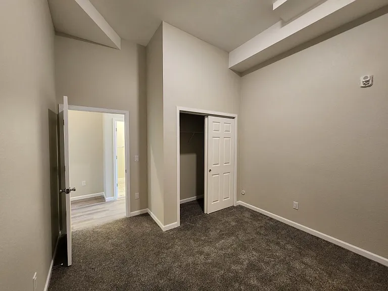 910 Broad St — Photo 3