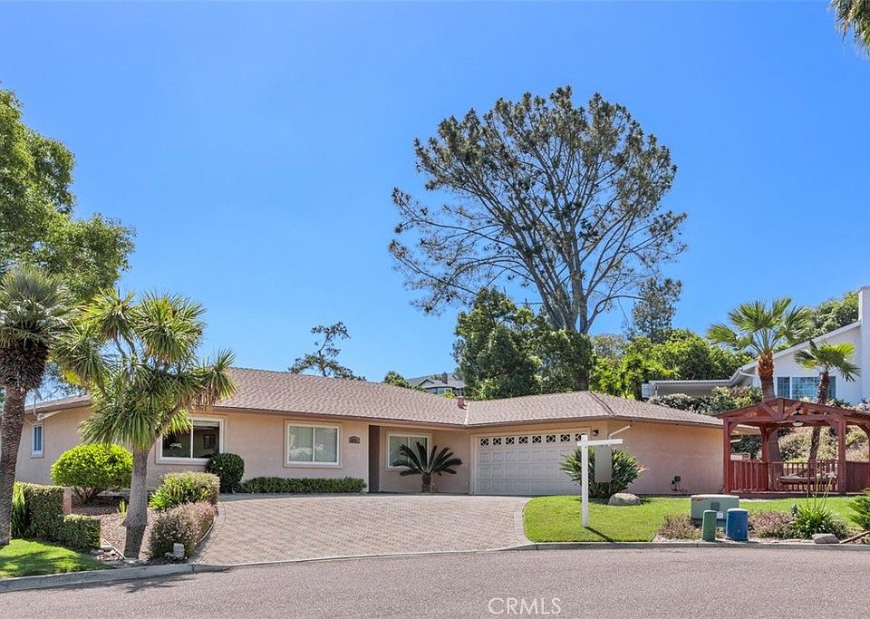 1st image of 1075 La Reina Dr