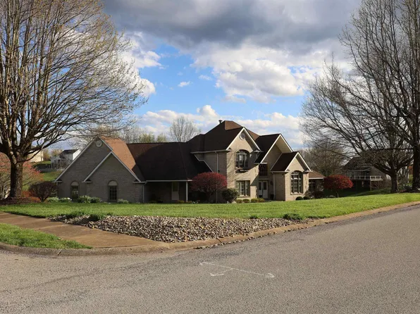 7002 Victorian Dr, Fairmont, WV 26554