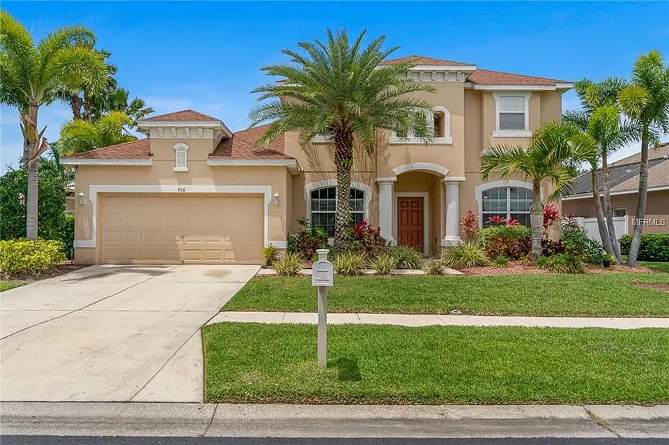 4 bed, 2.5 bath, 3151 sqft, $3,250 — Photo 2