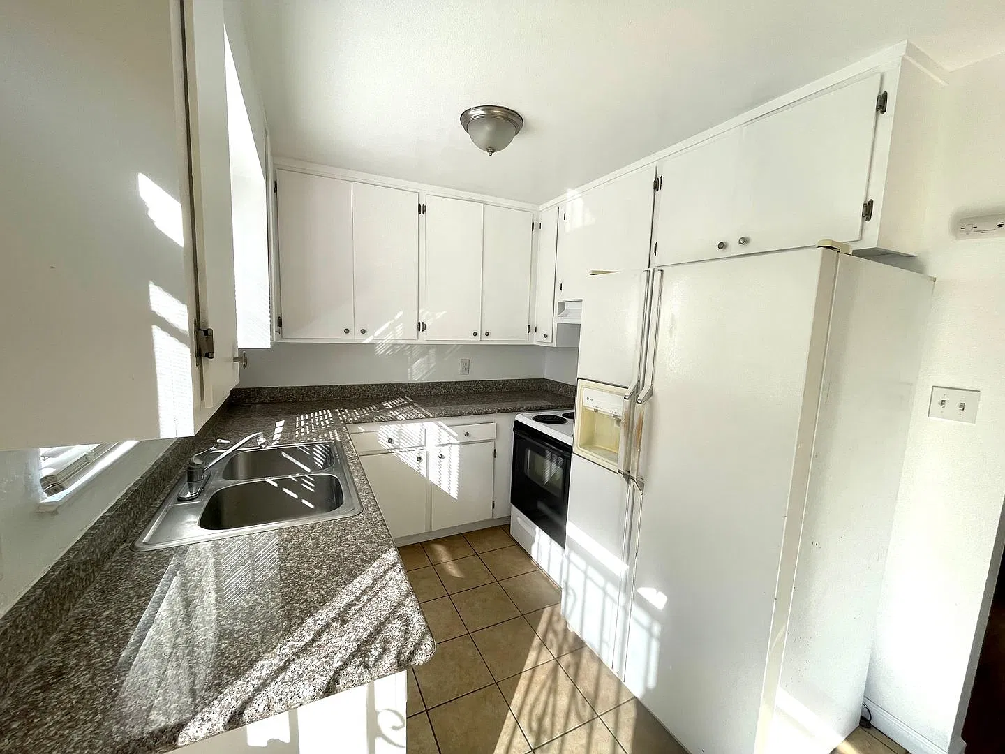 2508 Cutting Blvd — Photo 4