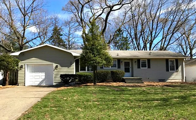 1502 Cambridge Dr photo 1