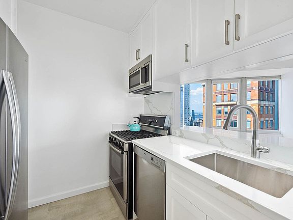 3rd image of 150 W 56th St APT 6303