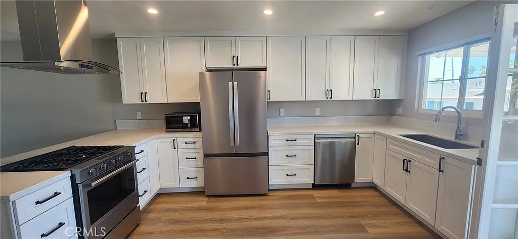 2 bed, 1100 sqft, $3,900 — Photo 2
