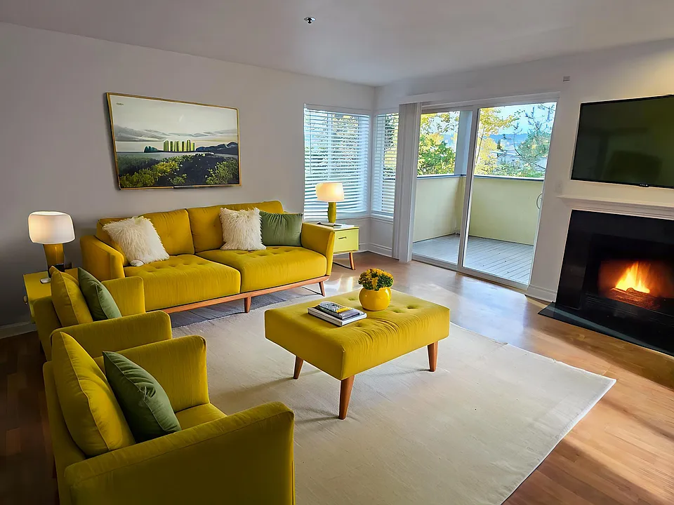 8964 Redmond Woodinville Rd NE #203