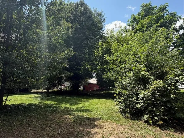 327 S 3rd St, Coshocton, OH 43812