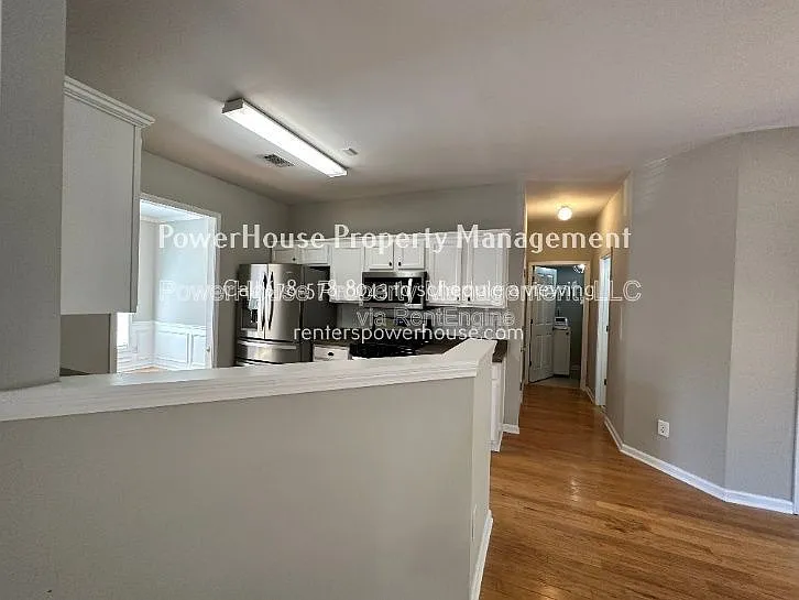 2403 Walnut Tree Ln — Photo 33