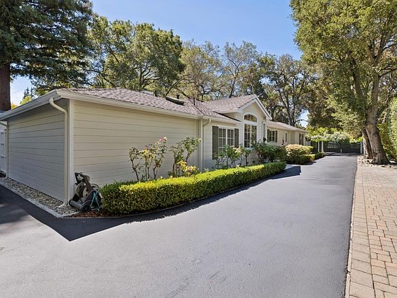 5th image of 61 Lloyden Dr