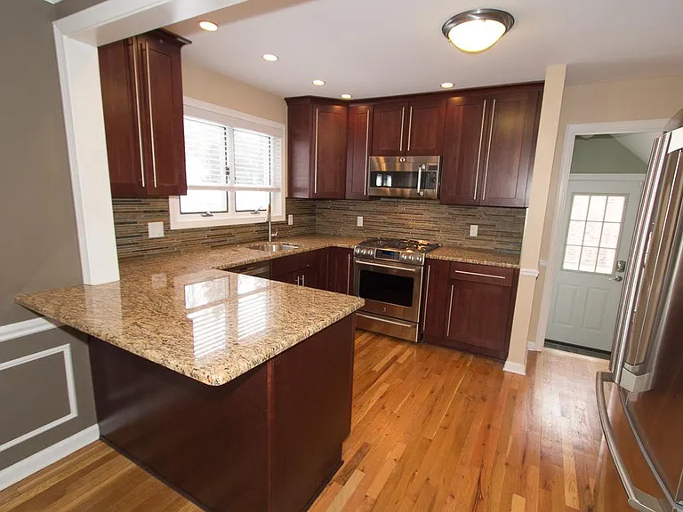 1433 Henrietta St — Photo 5