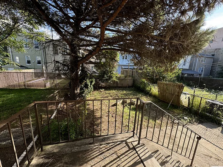 96 Brown Pl #1 — Photo 11