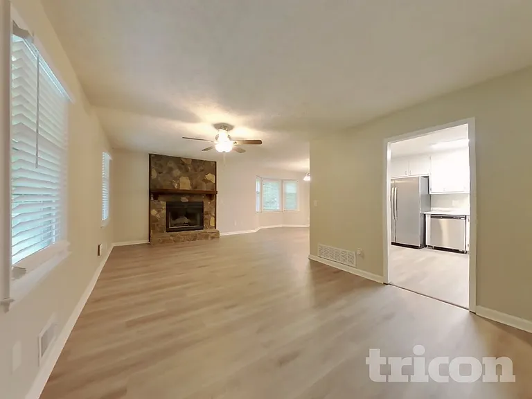 167 Hardy Cir — Photo 3