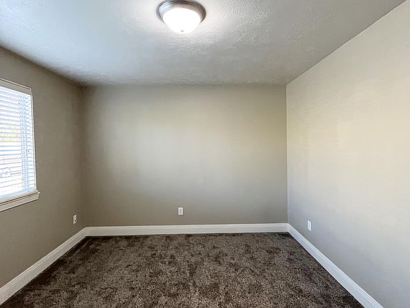 3rd image of 560 E Stratford Ave #1
