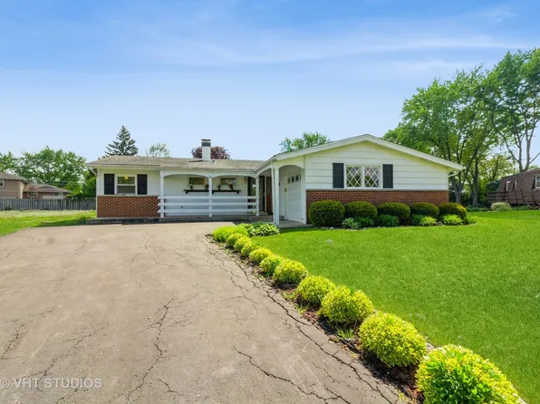 328 Pinecroft Dr, Roselle, IL 60172