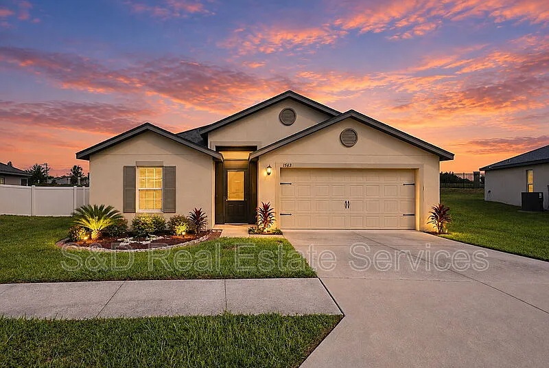 5 bed, 3.0 bath, 1975 sqft, $1,999 — Photo 1