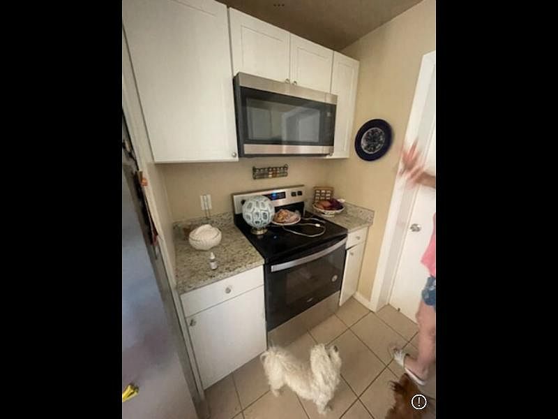 2nd image of 19121 Holly Rd