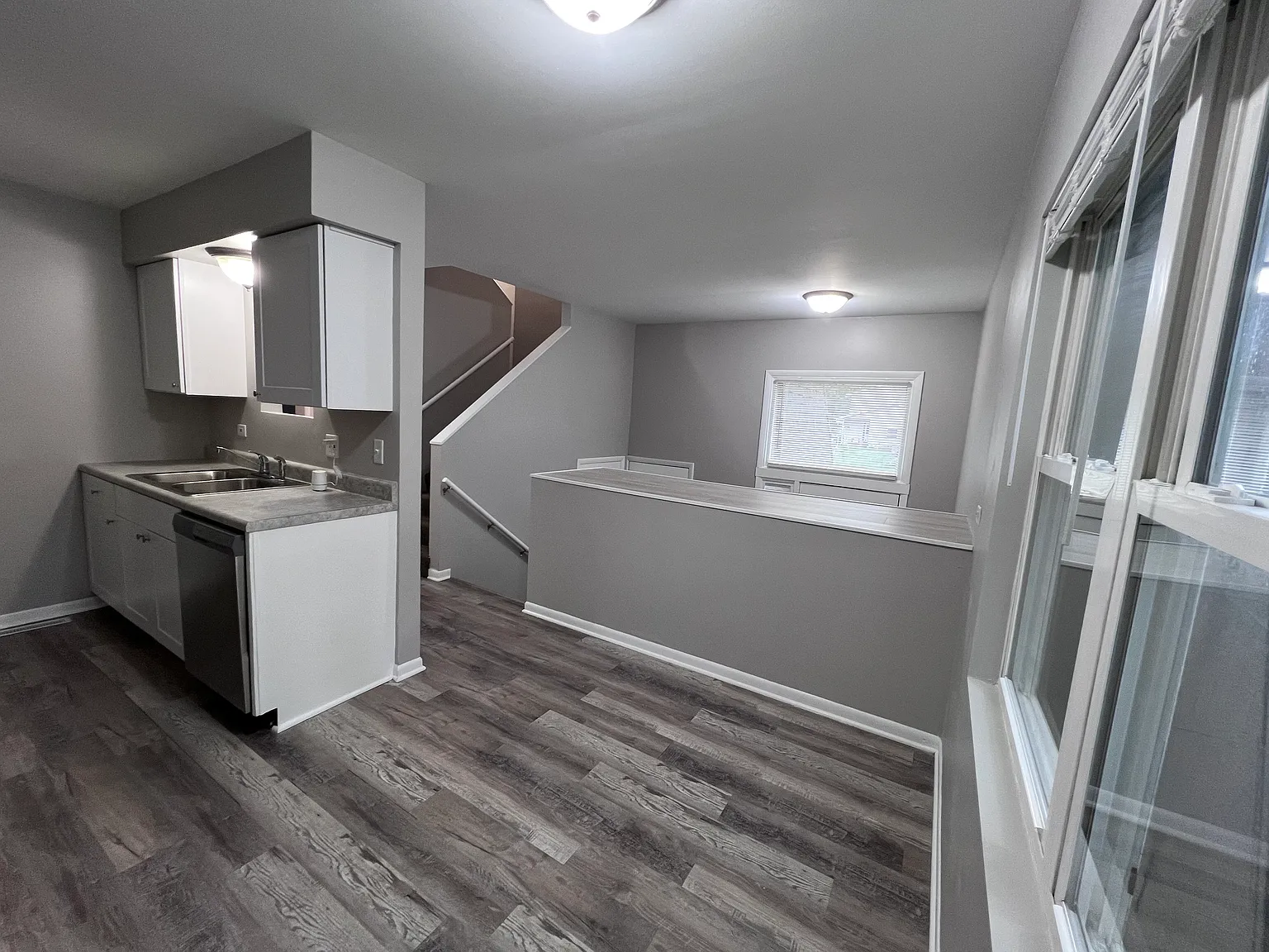 3 bed, 1.5 bath, $2,500 — Photo 4