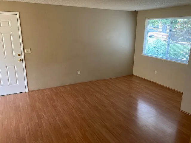 3220 Kauffman Ave #J — Photo 3