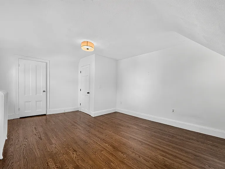53 Henderson St — Photo 29