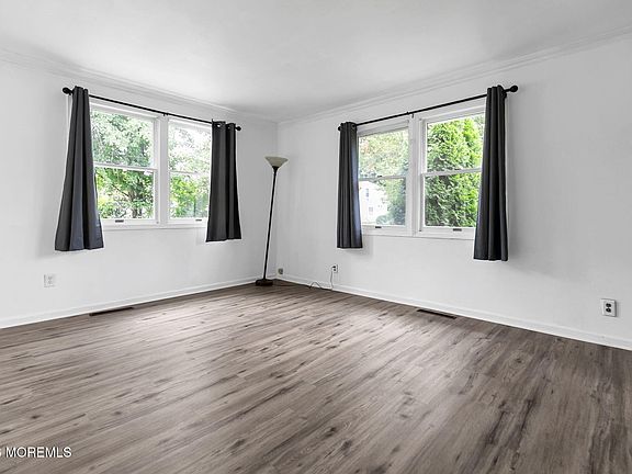 4th image of 10 Steven Avenue