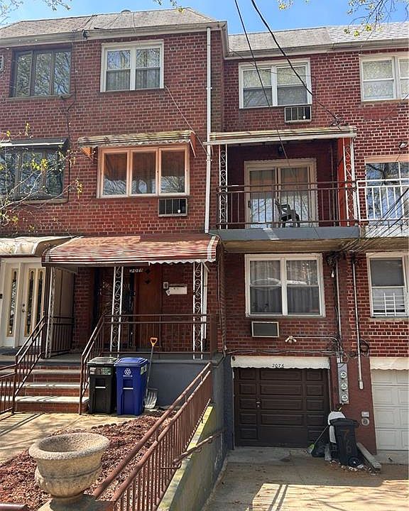 1st image of 2076 Pearson St