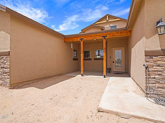 4th image of 618 Rafael Marmolejo St