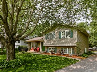 205 Pembroke Rd SW, Poplar Grove, IL 61065