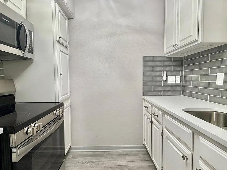 1311 Antoine Dr #219 — Photo 8