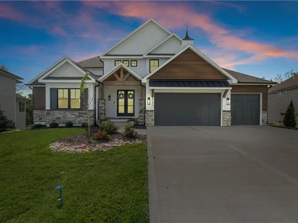 2151 NW Killarney Ln, Lees Summit, MO 64081