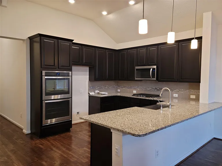 1128 Swinford Ct — Photo 2