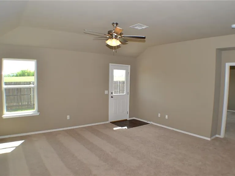 2412 Canyon Creek Dr — Photo 16