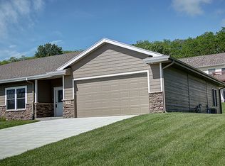 524 N 15th St, Fort Calhoun, NE 68023