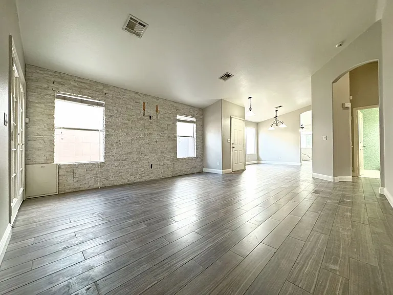 3740 Alliance St — Photo 7