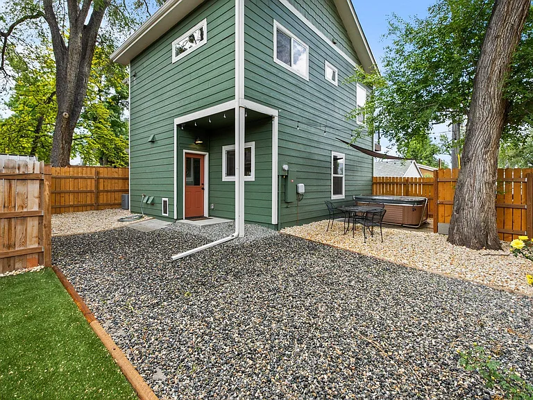 815 E Cache La Poudre St #B — Photo 34