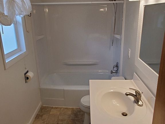 5th image of 743 Burlington Ave