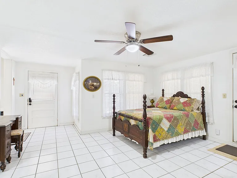 206 N Edison St — Photo 30